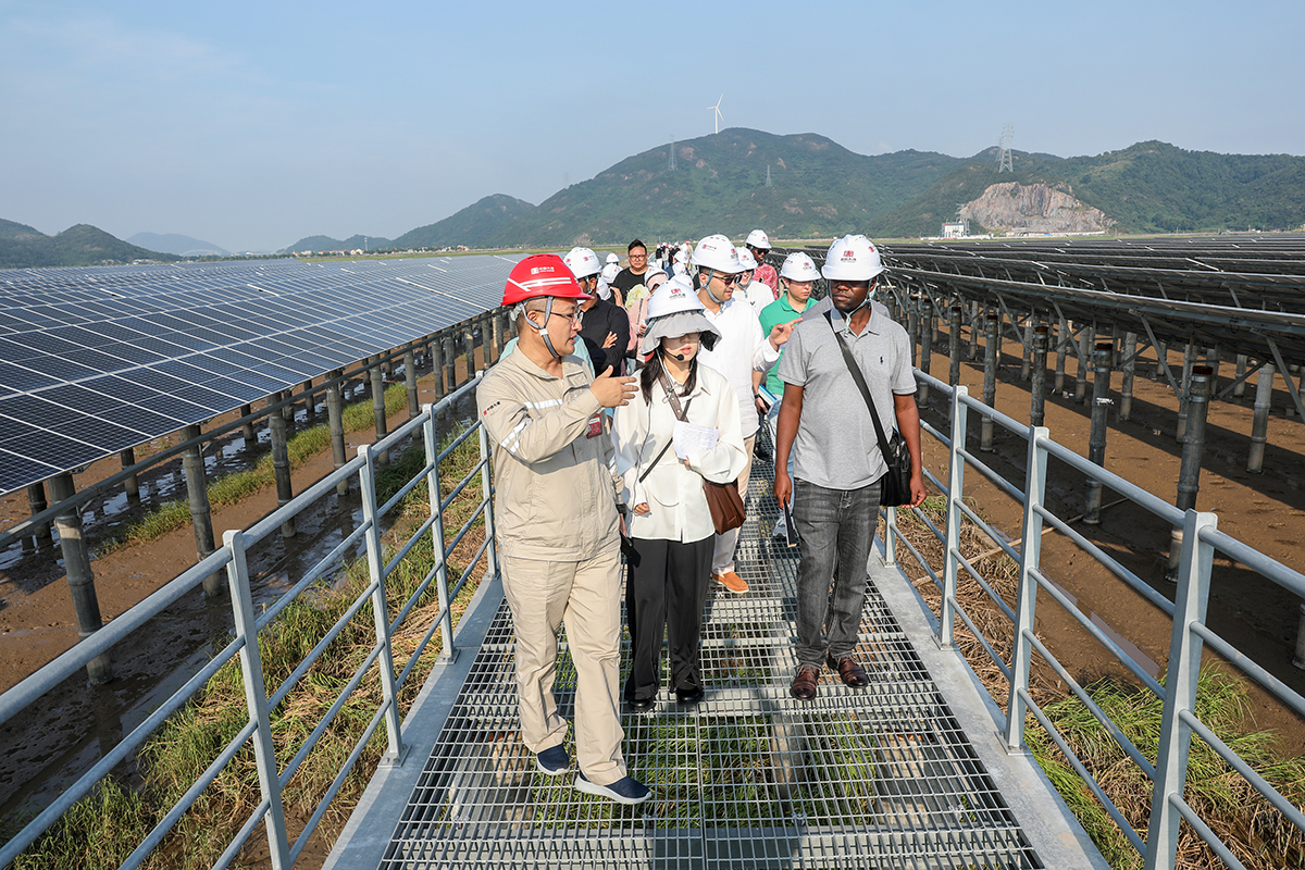 1723792320159062737.jpg 大唐長大涂光伏電站參觀1a.jpg